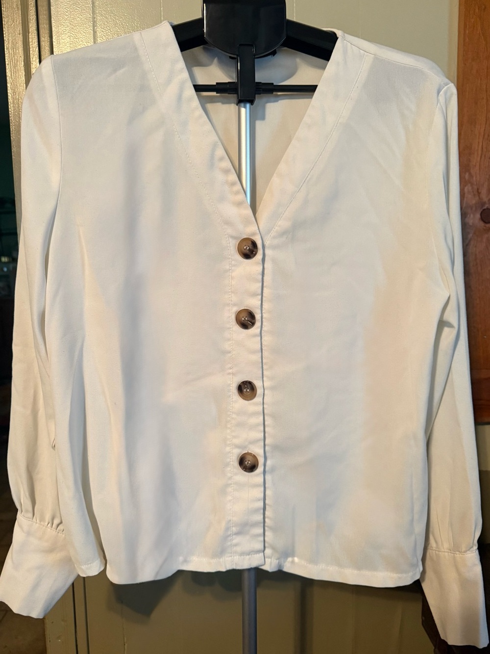 SHEIN Cream Button-Front V-Neck Blouse -Large- Good